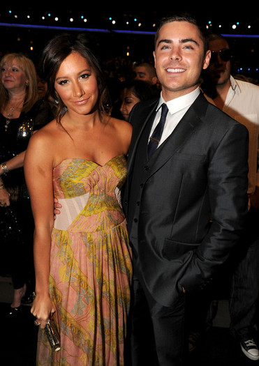 Ashley+Tisdale+2011+People+Choice+Awards+Backstage+y24StaeCyfjl - disney 5