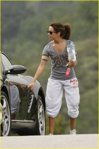 ashley-tisdale-workout-weekend-02 - disney 5