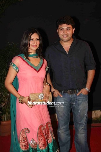 4th-boroplus-gold-awards-2011_059 - divyanka tripathi 2011 2