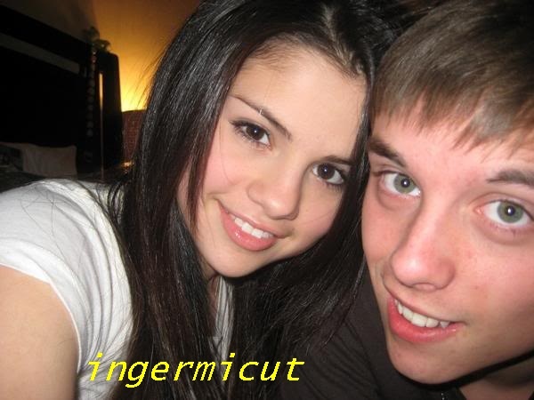 selena-x-pic-2 - poze rare si personale  cu selena gomez