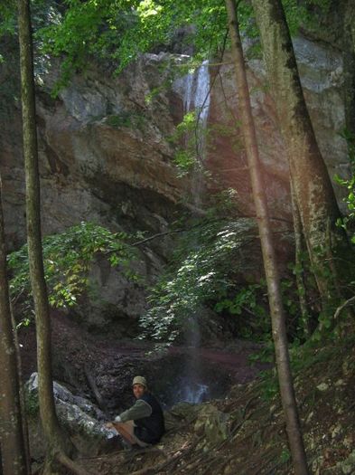 IMG_5663; O ultimă privire spre cascada Bulbuci.Trebuie să revenim deoarece în amonte,se pot vizita alte locuri.
