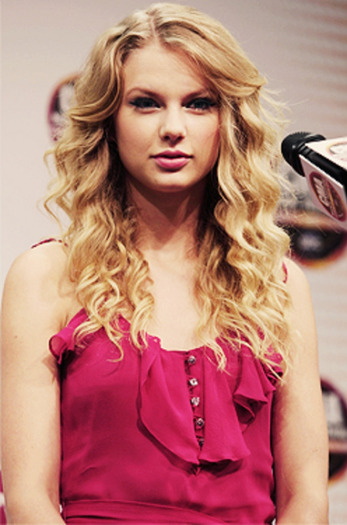 Taylor Swift (322)