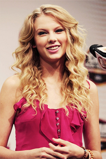 Taylor Swift (323)
