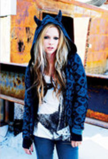 42785696_GCUTDAIRH - 000 avril lavigne photo 000