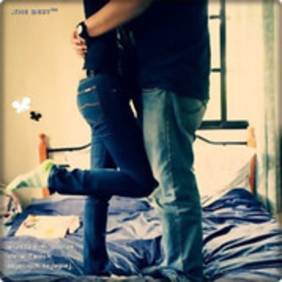 Si atunci Kristen il saruta fara ca el sa fie atent.