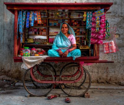 india-womanandcart[1] - COLORS OF INDIA