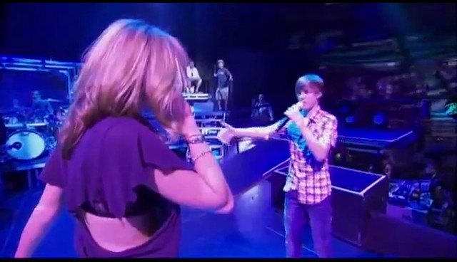 bscap0241 - Miley Cyrus si Justin Bieber Behind The scenes
