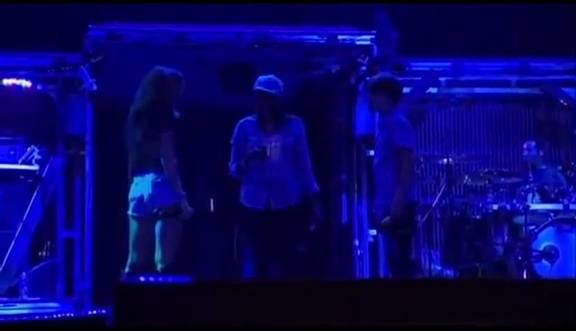 bscap0263 - Miley Cyrus si Justin Bieber Behind The scenes