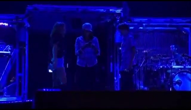 bscap0268 - Miley Cyrus si Justin Bieber Behind The scenes