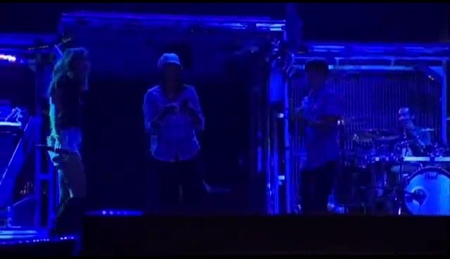 bscap0273 - Miley Cyrus si Justin Bieber Behind The scenes