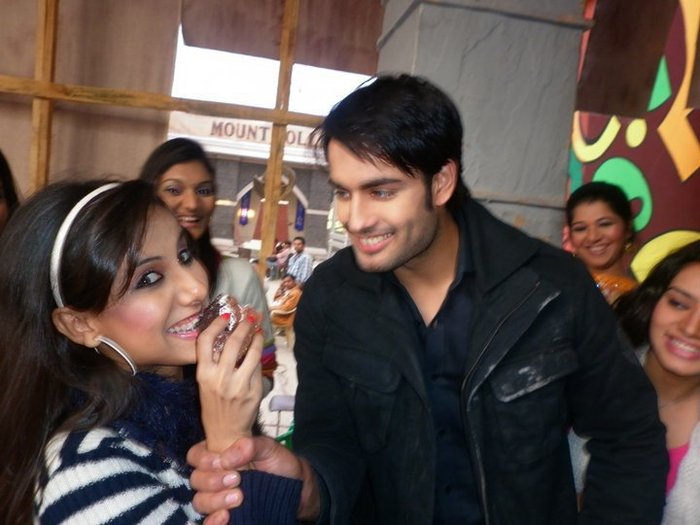 163168_186815897995677_158007917543142_707512_247672_n - Vivian dsena