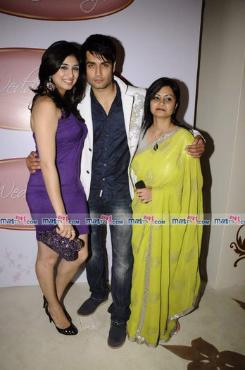 201471_212655008745099_158007917543142_894030_3631520_o - Vivian dsena
