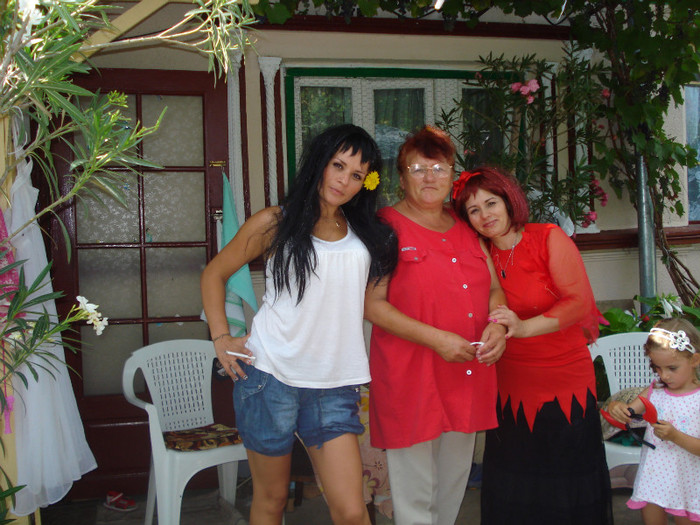 CLAUDIA,MAMA SILA SI ADI