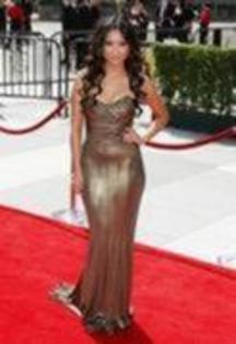 21467167_VZWWRSZWZ - sedinta foto brenda song5