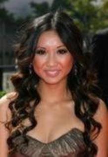 21467168_OCUCFBJDP - sedinta foto brenda song5