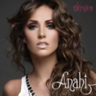 179547563 - 1-Poze Anahi Twitter-1