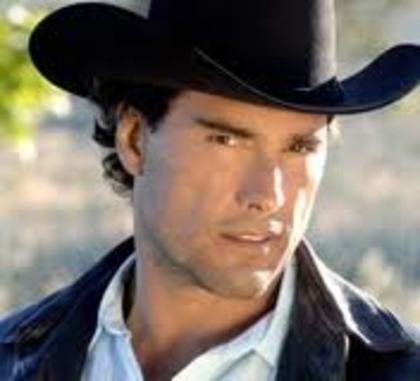 images (27) - Eduardo Yanez