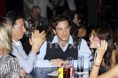 2rek64m - Eugenio Siller