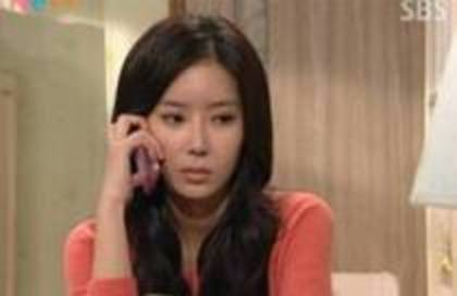 1 - actrite coreene ce vorbesc la telefon