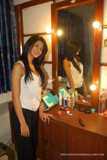 Jennifer_Winget_1260440470_3