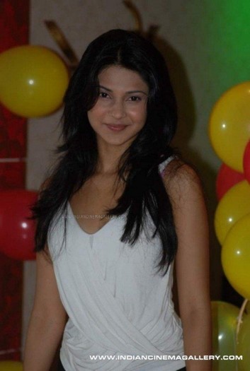 Jennifer_Winget_1260440486_2