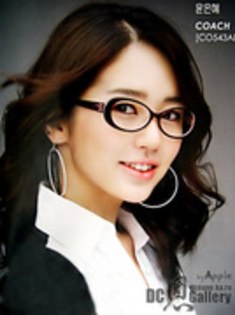 19 - actrite coreene care poarta ochelari
