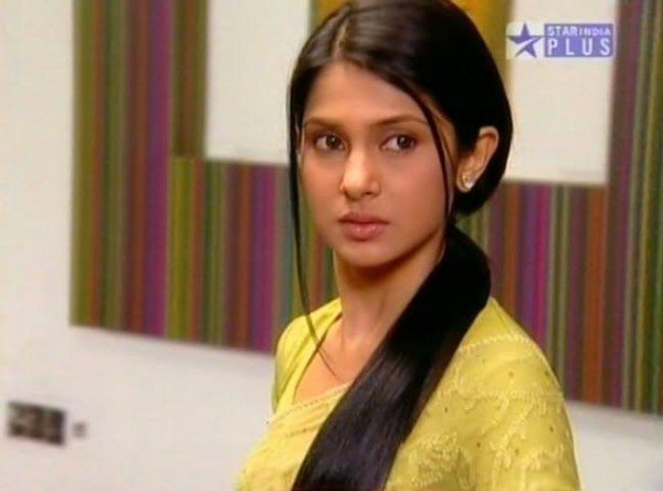 Jennifer_Winget_1260440815_2