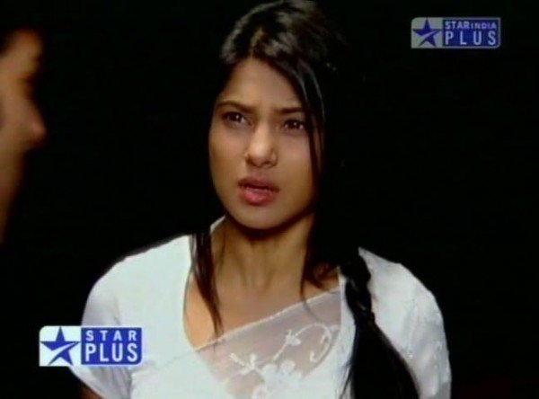 Jennifer_Winget_1260440858_3