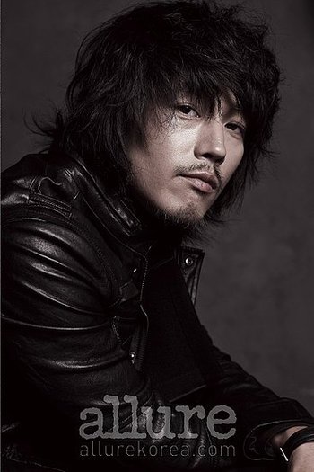 032a69677f932e69_janghyuk_allure_1_preview - VANATORII DE SCLAVI