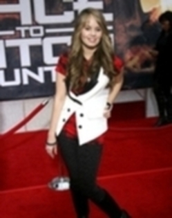 45820894_CBUVKKBDE - sedinta foto debby ryan4