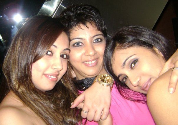 226216_100350633388373_100002403090932_906_1480279_n - xxShilpa Anandxx