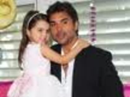 images (100) - Jorge Luis Pila