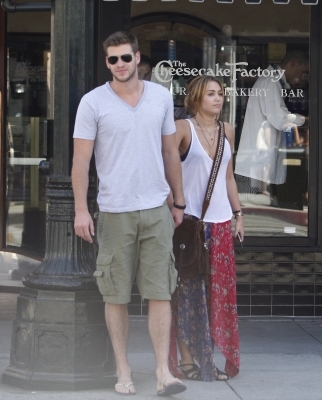 normal_022 - Miley and Liam At Shopping