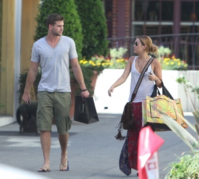 normal_027 - Miley and Liam At Shopping