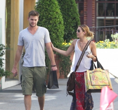 normal_032 - Miley and Liam At Shopping