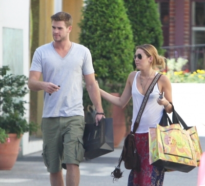 normal_036 - Miley and Liam At Shopping
