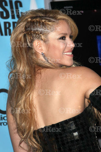 Shakira (58)