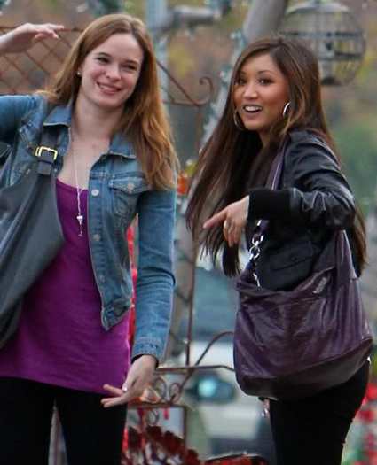 2zqrgk9 - cool-poze-brenda-song