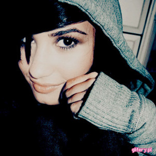 Bine vin in 10 minute! [ducandu-se in camera sa]