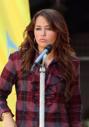 miley-cyrus-gma-singing-nc - poze miley rare