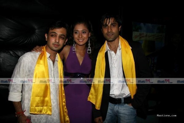 sarahkhanbirthdaybash12 - culoarea fericirii