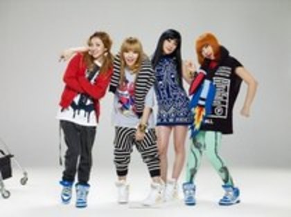 2NE1 (2)