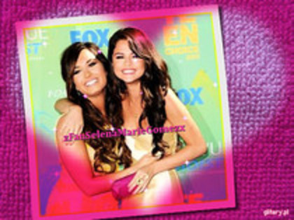 44643888_FKYLFLOSJ - poze selly si demi glittery