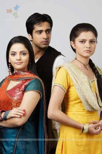 32181-dev-radhika-and-vishaka-in-chhoti-bahu-sindoor-bin-suhaagan - Rubina Dilaik