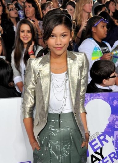 Zendaya_Coleman_1300782657_4