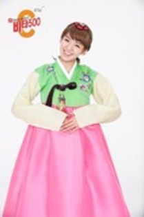 Kim Hyo-yeon (1) - actrita in hanbok006
