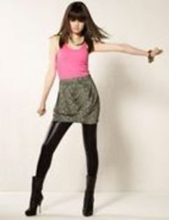 ILESDBNXLQVEBZZDLZC - selena gomez