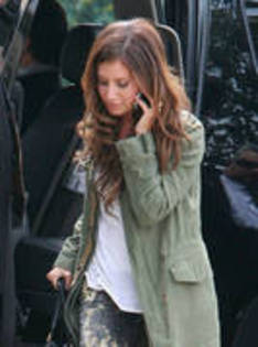 37342163_BPTNUWHLF - ashley tisdale