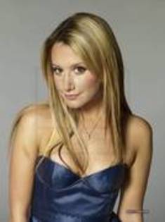 37342527_SGBQGNKND - ashley tisdale