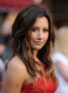 37389415_IXFJDVUPV - ashley tisdale